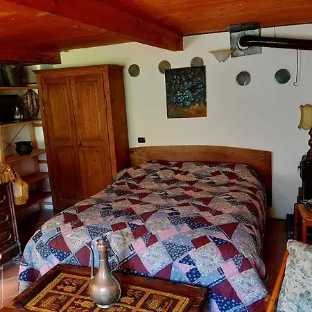 Piccola Oasi Nella Frescura Delle Alpi Tra Verdi Boschi E Sorgenti Di Acqua Purissima Vanzone