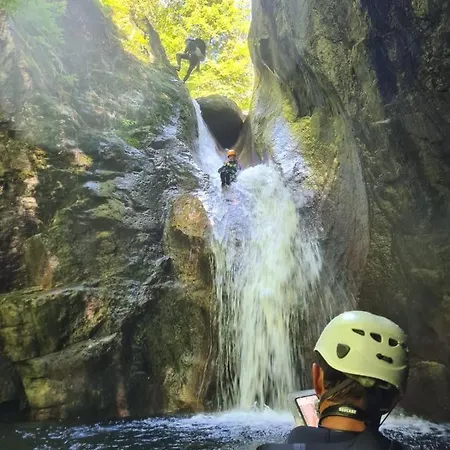 Piccola Oasi Nella Frescura Delle Alpi Tra Verdi Boschi E Sorgenti Di Acqua Purissima Vanzone