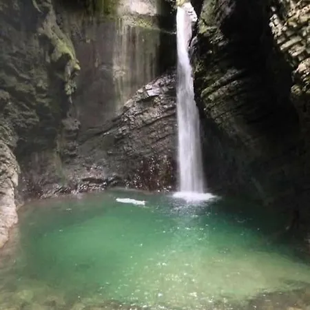 Piccola Oasi Nella Frescura Delle Alpi Tra Verdi Boschi E Sorgenti Di Acqua Purissima Vanzone